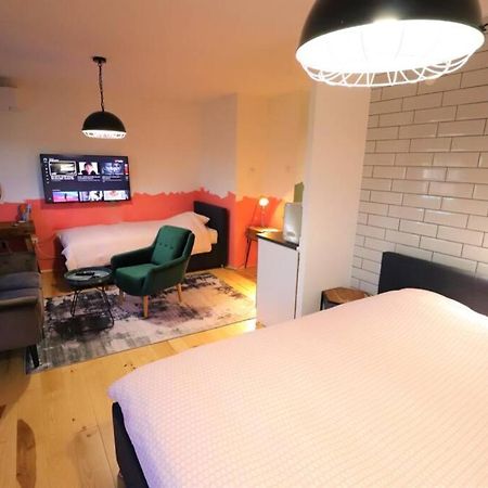 Room Emma,Between Bus And Train Station,Netflix,Speed Wi-Fi Zagreb Exterior foto