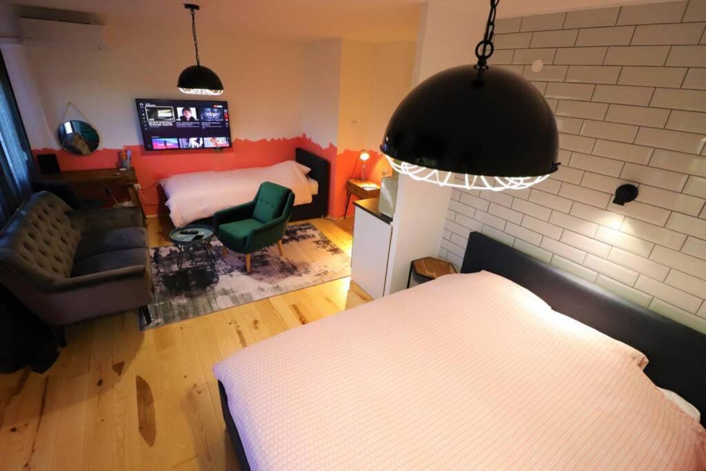 Room Emma,Between Bus And Train Station,Netflix,Speed Wi-Fi Zagreb Exterior foto