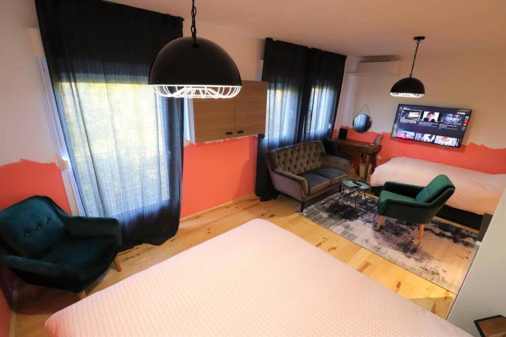 Room Emma,Between Bus And Train Station,Netflix,Speed Wi-Fi Zagreb Exterior foto