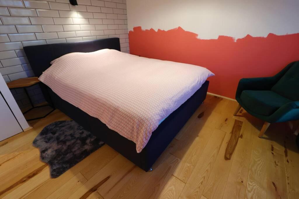 Room Emma,Between Bus And Train Station,Netflix,Speed Wi-Fi Zagreb Exterior foto