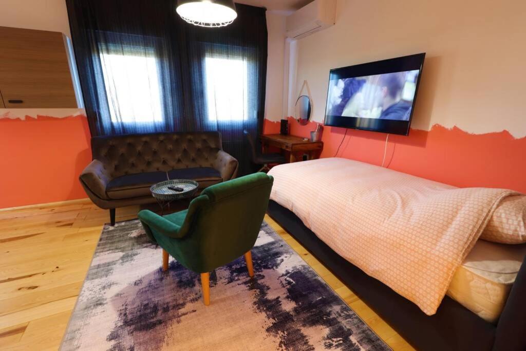 Room Emma,Between Bus And Train Station,Netflix,Speed Wi-Fi Zagreb Exterior foto