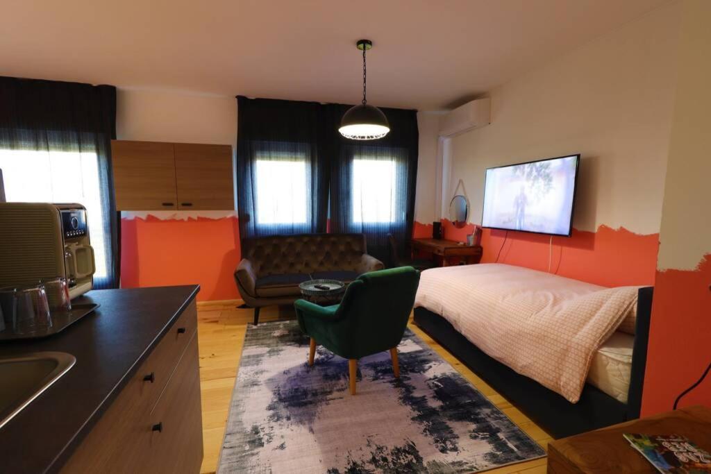 Room Emma,Between Bus And Train Station,Netflix,Speed Wi-Fi Zagreb Exterior foto