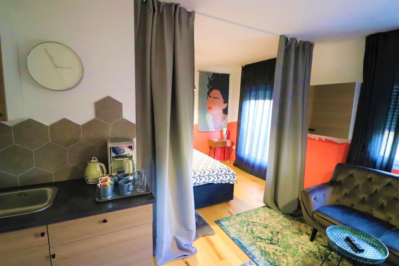 Room Emma,Between Bus And Train Station,Netflix,Speed Wi-Fi Zagreb Exterior foto